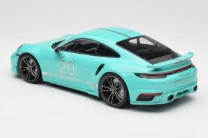 Porsche 911 992 Turbo S Sport Design Package Racing Green Minichamps 1:18 155069175 Metal — billede 5 af 6