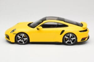 Porsche 911 992 Turbo S Gul Minichamps 1:18 155069071 Metal — billede 3 af 6