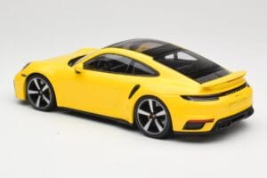 Porsche 911 992 Turbo S Gul Minichamps 1:18 155069071 Metal — billede 5 af 6