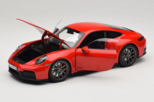 Porsche 911 992.2 Carrera 4 GTS Guards Red Norev 1:18 187171 Metal — billede 2 af 8