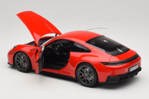 Porsche 911 992.2 Carrera 4 GTS Guards Red Norev 1:18 187171 Metal — billede 5 af 8