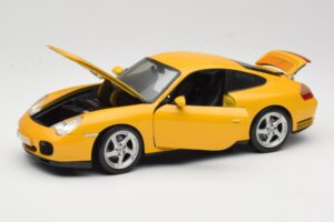 Porsche 911 996 Carrera 4S Gul Maisto 1:18 WAP02101610 Metal — billede 2 af 8