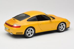 Porsche 911 996 Carrera 4S Gul Maisto 1:18 WAP02101610 Metal — billede 3 af 8