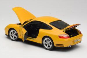 Porsche 911 996 Carrera 4S Gul Maisto 1:18 WAP02101610 Metal — billede 5 af 8