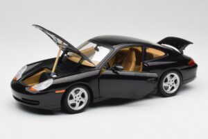 Porsche 911 996 Carrera Sort Gate 1:18 1043 Metal — billede 2 af 8