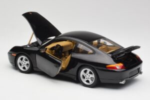 Porsche 911 996 Carrera Sort Gate 1:18 1043 Metal — billede 5 af 8