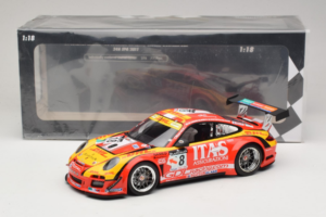 Porsche 911 997 GT3 R #8 De Lorenzi Racing De Lorenzi 24 Hours of Spa 2011 Minichamps 1:18 151118918 Metal — billede 6 af 6