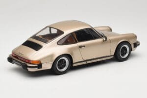Porsche 911 Carrera 3.2 Bronze Solido 1:18 S1802602 Metal — billede 3 af 8