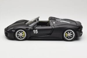 Porsche 918 Spyder Weissach Package Matt Black Minichamps 1:18 110062444 Metal — billede 4 af 8