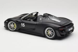 Porsche 918 Spyder Weissach Package Matt Black Minichamps 1:18 110062444 Metal — billede 7 af 8