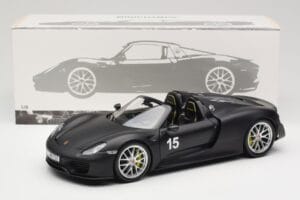 Porsche 918 Spyder Weissach Package Matt Black Minichamps 1:18 110062444 Metal — billede 8 af 8