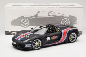 Porsche 918 Spyder Weissach Package Matt Black With Martini Stripes Minichamps 1:18 110062445 Metal — billede 8 af 8