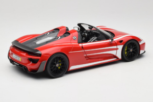 Porsche 918 Spyder Weissach Package Røde Hvide Striber Minichamps 1:18 110062442-O1 Metal — billede 3 af 8