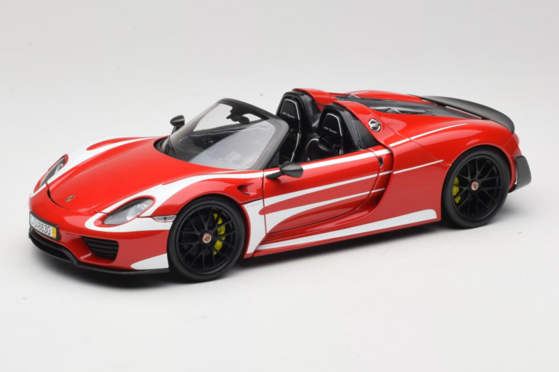 Porsche 918 Spyder Weissach Package Røde Hvide Striber Minichamps 1:18 110062442-O1 Metal