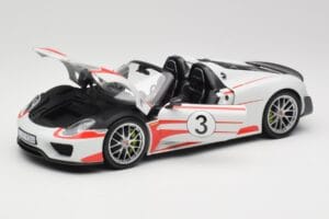Porsche 918 Spyder Weissach Package Salzburg Minichamps 1:18 110062441 Metal — billede 2 af 8
