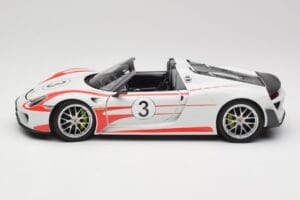 Porsche 918 Spyder Weissach Package Salzburg Minichamps 1:18 110062441 Metal — billede 4 af 8