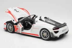 Porsche 918 Spyder Weissach Package Salzburg Minichamps 1:18 110062441 Metal — billede 5 af 8