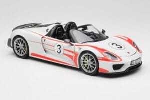 Porsche 918 Spyder Weissach Package Salzburg Minichamps 1:18 110062441 Metal — billede 6 af 8