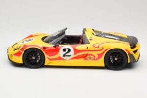 Porsche 918 Spyder Weissach Package Gul Med Striber Minichamps 1:18 110062446 Metal — billede 4 af 8