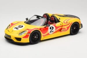 Porsche 918 Spyder Weissach Package Gul Med Striber Minichamps 1:18 110062446 Metal