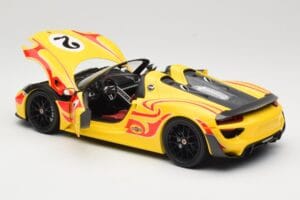 Porsche 918 Spyder Weissach Package Gul Med Striber Minichamps 1:18 110062446 Metal — billede 5 af 8