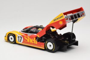Porsche 962C Group C #17 D. Bell / H-J. Stuck / K. Ludwig 24 Hours of Le Mans 1988 Universal Hobbies 1:18 4704 Metal — billede 5 af 8