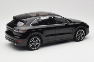 Porsche Cayenne 958 Turbo S Sort Minichamps 1:18 155066070 Metal — billede 2 af 6