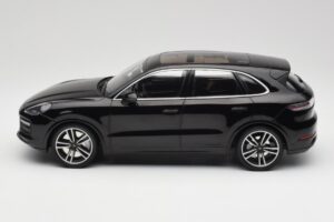 Porsche Cayenne 958 Turbo S Sort Minichamps 1:18 155066070 Metal — billede 3 af 6