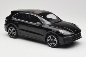 Porsche Cayenne 958 Turbo S Sort Minichamps 1:18 155066070 Metal — billede 4 af 6