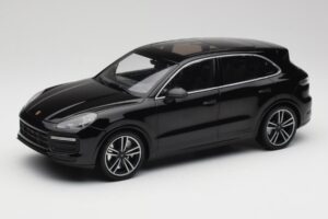 Porsche Cayenne 958 Turbo S Sort Minichamps 1:18 155066070 Metal