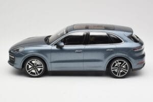 Porsche Cayenne 958 Turbo S Blue Metallic Minichamps 1:18 155066071 Metal — billede 3 af 6