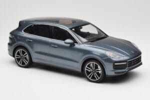 Porsche Cayenne 958 Turbo S Blue Metallic Minichamps 1:18 155066071 Metal — billede 4 af 6