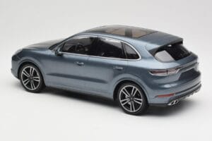 Porsche Cayenne 958 Turbo S Blue Metallic Minichamps 1:18 155066071 Metal — billede 5 af 6