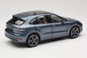 Porsche Cayenne 958 Turbo S Blue Metallic Minichamps 1:18 110066070 Metal — billede 3 af 8