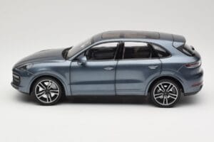 Porsche Cayenne 958 Turbo S Blue Metallic Minichamps 1:18 110066070 Metal — billede 4 af 8