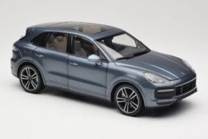 Porsche Cayenne 958 Turbo S Blue Metallic Minichamps 1:18 110066070 Metal — billede 6 af 8