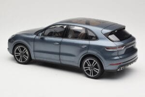 Porsche Cayenne 958 Turbo S Blue Metallic Minichamps 1:18 110066070 Metal — billede 7 af 8