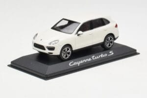 Porsche Cayenne 958 Turbo S Hvid Minichamps 1:43 WAP0200220C Metal — billede 2 af 4