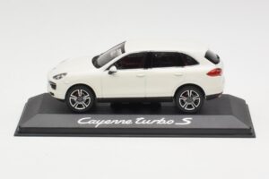 Porsche Cayenne 958 Turbo S Hvid Minichamps 1:43 WAP0200220C Metal