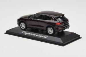 Porsche Cayenne 958 Diesel Acajou Brown Minichamps 1:43 WAP0200030E Metal — billede 3 af 4