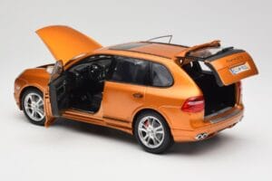 Porsche Cayenne GTS Lava Orange Norev 1:18 187535 Metal — billede 5 af 8