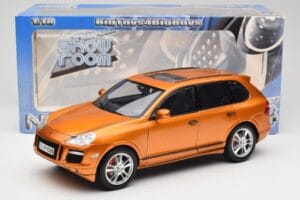 Porsche Cayenne GTS Lava Orange Norev 1:18 187535 Metal — billede 8 af 8