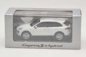 Porsche Cayenne 958 S e-Hybrid Hvid Minichamps 1:43 WAP0200040E Metal — billede 4 af 4