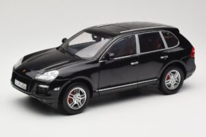 Porsche Cayenne Turbo 957 Sort Norev 1:18 WAP02112317 Metal