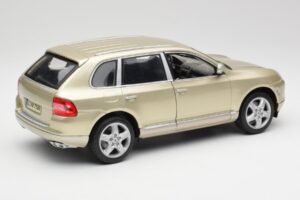 Porsche Cayenne Turbo 955 Beige Maisto 1:18 WAP02100113 Metal — billede 3 af 8
