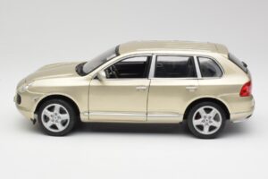 Porsche Cayenne Turbo 955 Beige Maisto 1:18 WAP02100113 Metal — billede 4 af 8