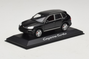 Porsche Cayenne Turbo Dark Green Metallic Minichamps 1:43 WAP02061117 Metal — billede 2 af 5