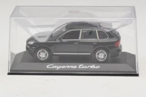 Porsche Cayenne Turbo Dark Green Metallic Minichamps 1:43 WAP02061117 Metal — billede 4 af 5