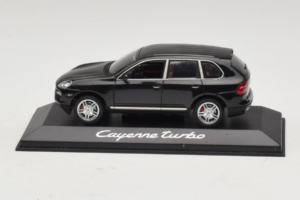 Porsche Cayenne Turbo Dark Green Metallic Minichamps 1:43 WAP02061117 Metal