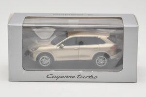 Porsche Cayenne 958 Turbo Guld Minichamps 1:43 WAP0200050E Metal — billede 4 af 4